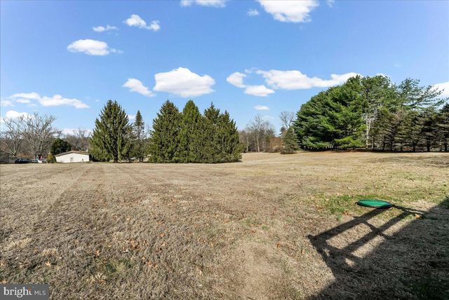 643 KING ROW RD, Oxford, PA 19363