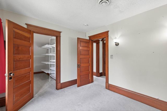 3303 Lake Elmo Avenue N, Lake Elmo, MN 55042