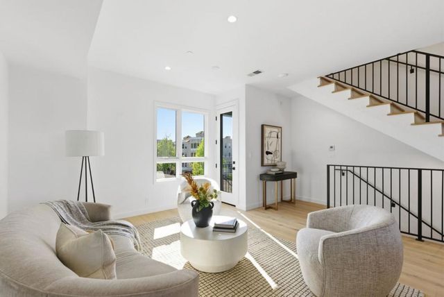 1433 Floribunda Avenue 3, Burlingame, CA 94010