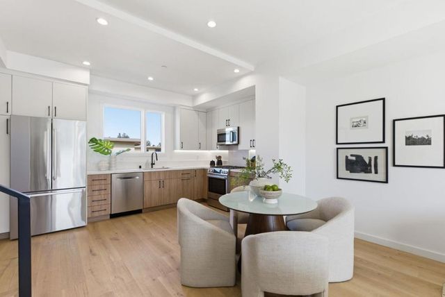 1433 Floribunda Avenue 3, Burlingame, CA 94010