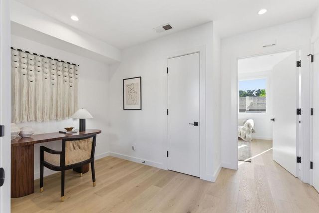 1433 Floribunda Avenue 3, Burlingame, CA 94010