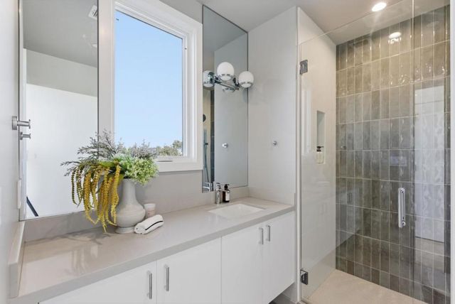 1433 Floribunda Avenue 3, Burlingame, CA 94010