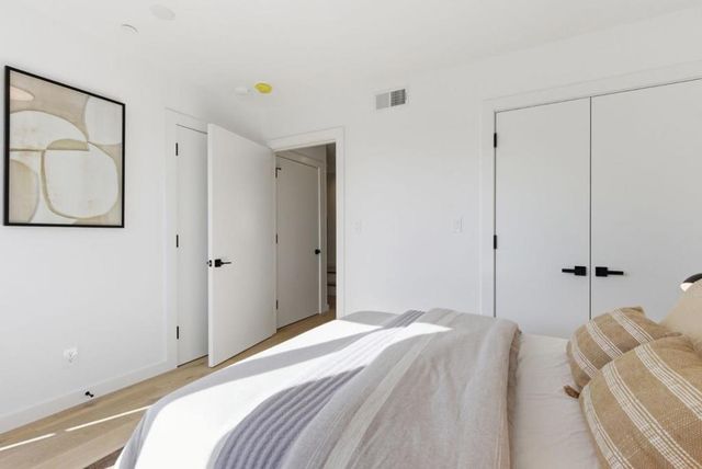 1433 Floribunda Avenue 3, Burlingame, CA 94010