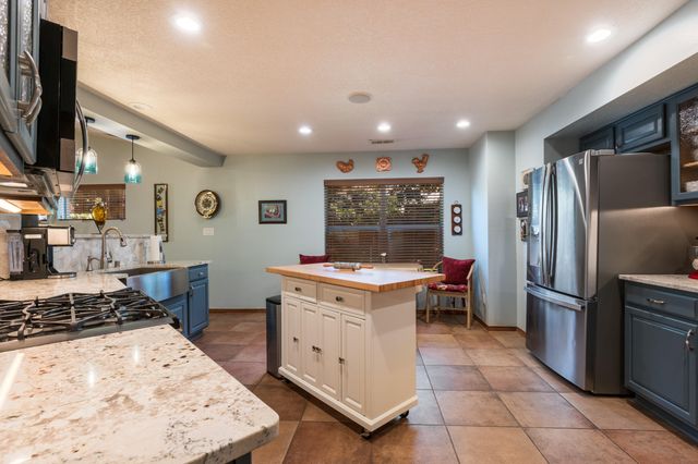 10905 NUEVA ESPANA Court NW, Albuquerque, NM 87114