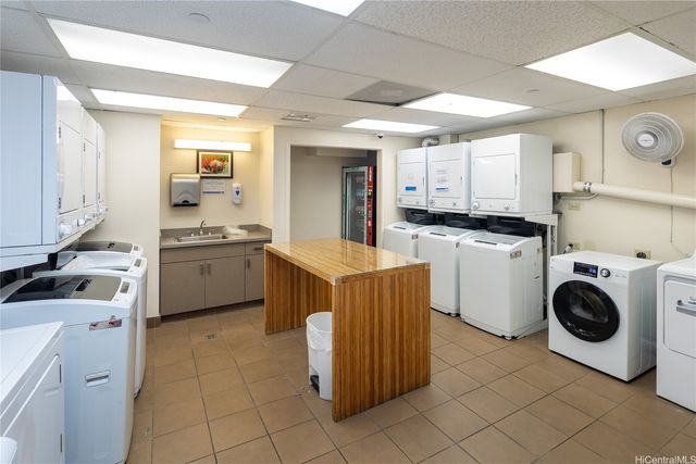 440 Olohana Street 1703, Honolulu, HI 96815