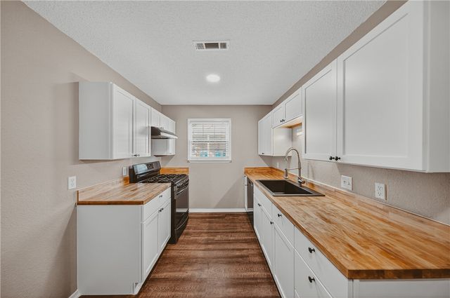 806 SW Tater Black Road, Bentonville, AR 72712