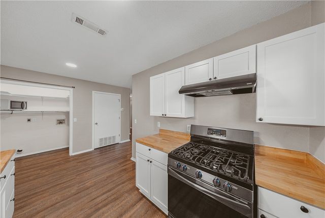 806 SW Tater Black Road, Bentonville, AR 72712