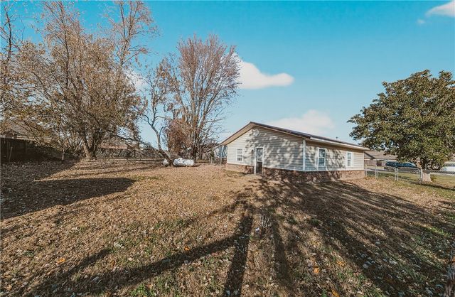 806 SW Tater Black Road, Bentonville, AR 72712