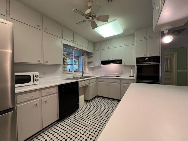 520 S RIVERHILLS DRIVE, Temple Terrace, FL 33617