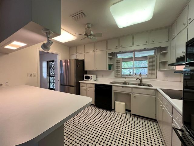 520 S RIVERHILLS DRIVE, Temple Terrace, FL 33617