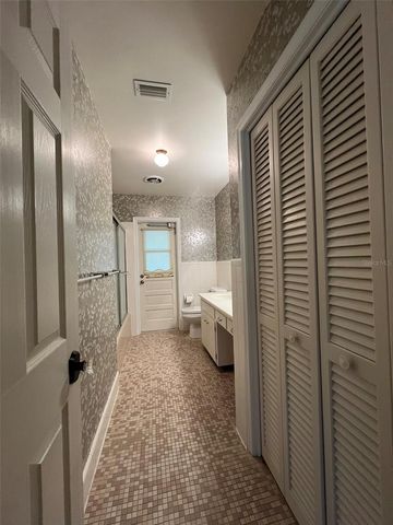 520 S RIVERHILLS DRIVE, Temple Terrace, FL 33617