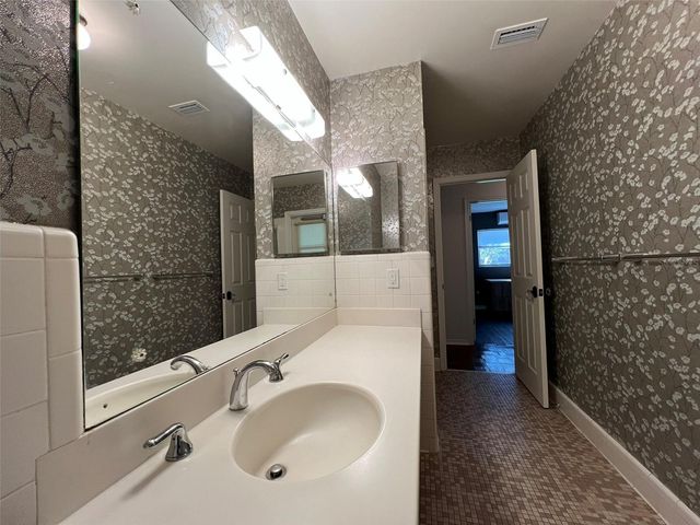 520 S RIVERHILLS DRIVE, Temple Terrace, FL 33617