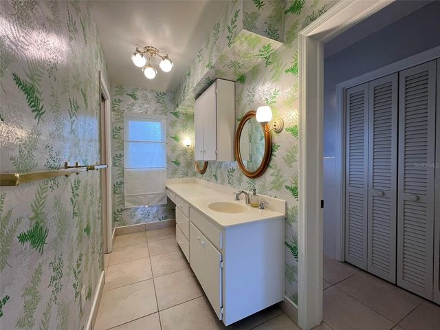 520 S RIVERHILLS DRIVE, Temple Terrace, FL 33617