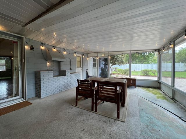 520 S RIVERHILLS DRIVE, Temple Terrace, FL 33617