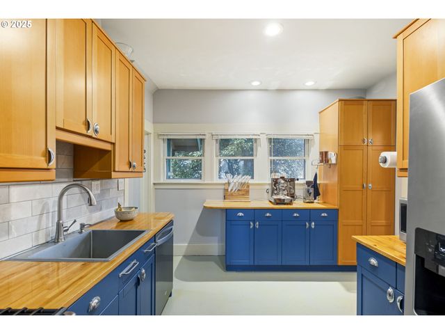 3105 Se WASHINGTON St, Milwaukie, OR 97222