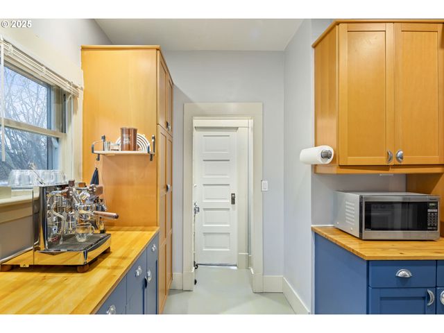 3105 Se WASHINGTON St, Milwaukie, OR 97222