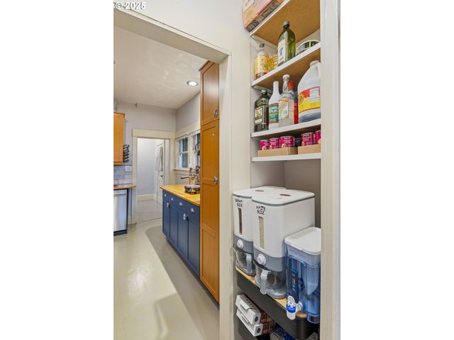 3105 Se WASHINGTON St, Milwaukie, OR 97222