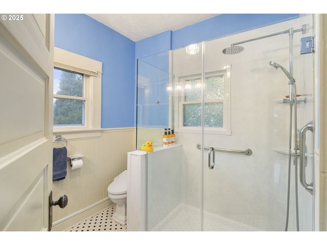 3105 Se WASHINGTON St, Milwaukie, OR 97222