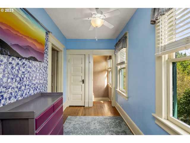 3105 Se WASHINGTON St, Milwaukie, OR 97222