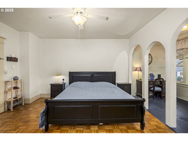 3105 Se WASHINGTON St, Milwaukie, OR 97222