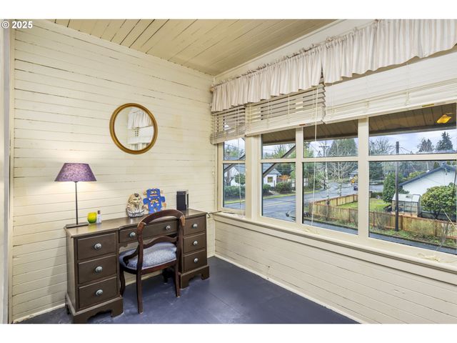 3105 Se WASHINGTON St, Milwaukie, OR 97222