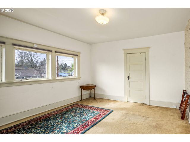 3105 Se WASHINGTON St, Milwaukie, OR 97222