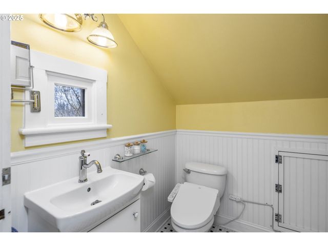 3105 Se WASHINGTON St, Milwaukie, OR 97222