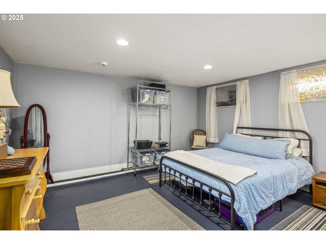 3105 Se WASHINGTON St, Milwaukie, OR 97222