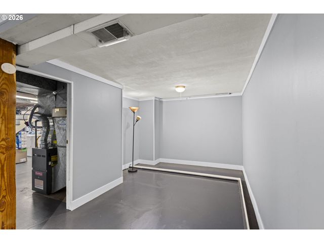 3105 Se WASHINGTON St, Milwaukie, OR 97222