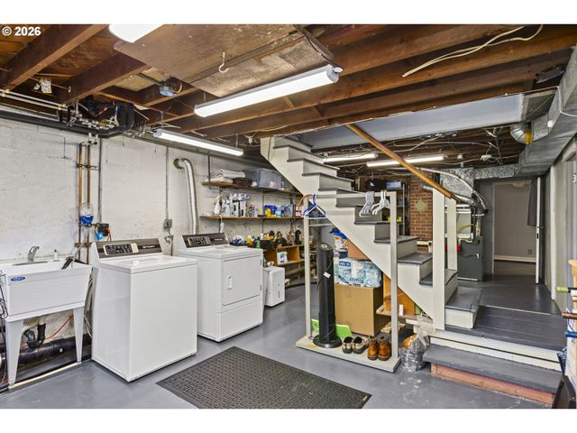 3105 Se WASHINGTON St, Milwaukie, OR 97222