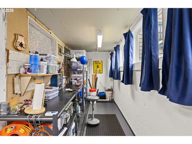 3105 Se WASHINGTON St, Milwaukie, OR 97222