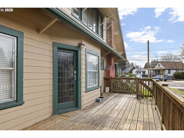 3105 Se WASHINGTON St, Milwaukie, OR 97222