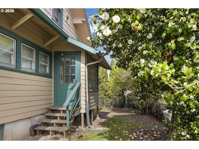 3105 Se WASHINGTON St, Milwaukie, OR 97222