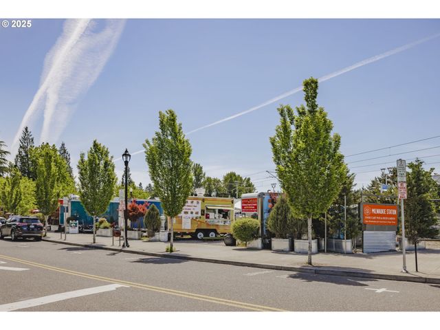 3105 Se WASHINGTON St, Milwaukie, OR 97222