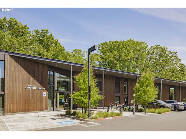 3105 Se WASHINGTON St, Milwaukie, OR 97222