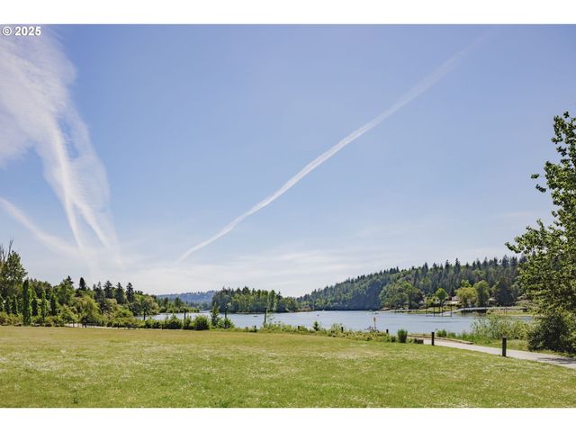 3105 Se WASHINGTON St, Milwaukie, OR 97222