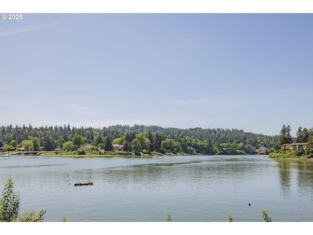 3105 Se WASHINGTON St, Milwaukie, OR 97222