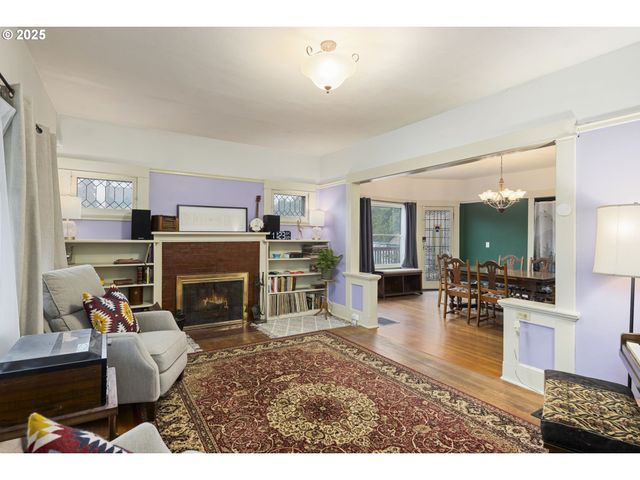 3105 Se WASHINGTON St, Milwaukie, OR 97222