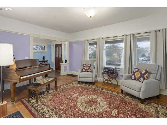 3105 Se WASHINGTON St, Milwaukie, OR 97222