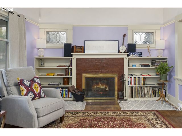 3105 Se WASHINGTON St, Milwaukie, OR 97222