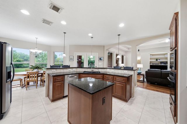3915 Kinnerton Street, Pearland, TX 77584