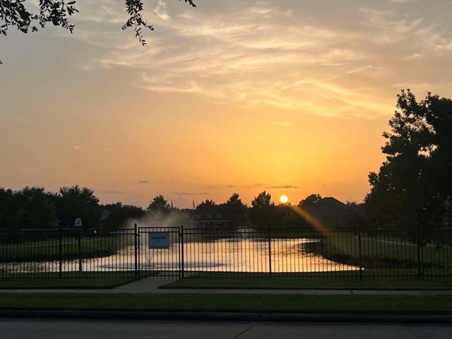 3915 Kinnerton Street, Pearland, TX 77584