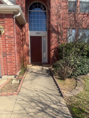 2004 Golden Oak Drive, Bedford, TX 76021