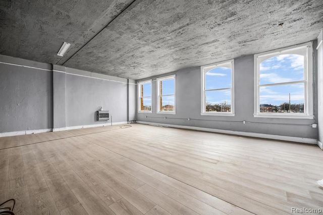 9008 Grand River Avenue, Detroit, MI 48204