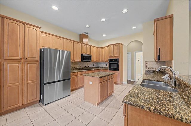 2418 BLUE STONE COURT, Valrico, FL 33594