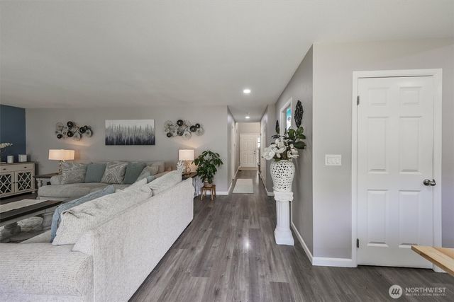 18824 Silver Creek Avenue E, Puyallup, WA 98375
