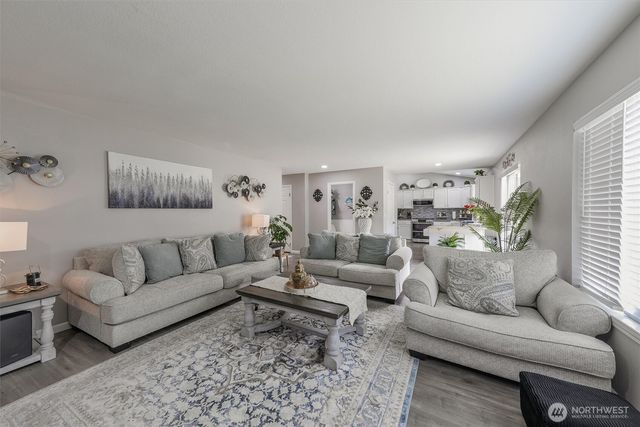 18824 Silver Creek Avenue E, Puyallup, WA 98375