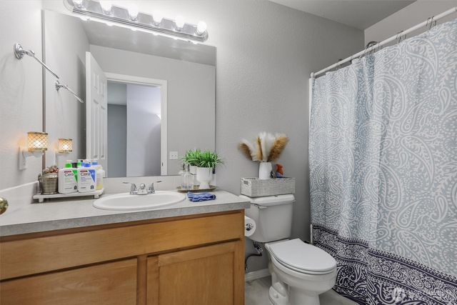 18824 Silver Creek Avenue E, Puyallup, WA 98375
