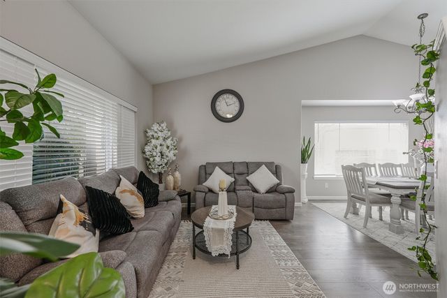 18824 Silver Creek Avenue E, Puyallup, WA 98375