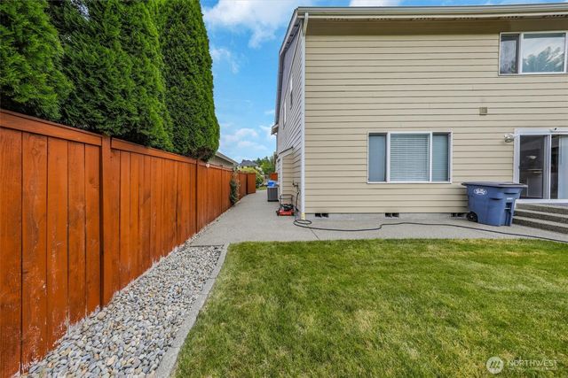 18824 Silver Creek Avenue E, Puyallup, WA 98375